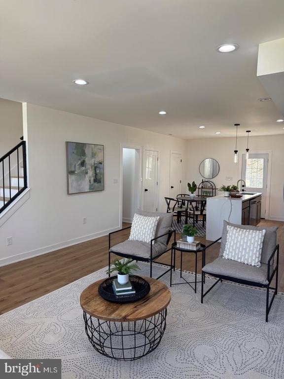 3435 Dupont Avenue - Photo 3