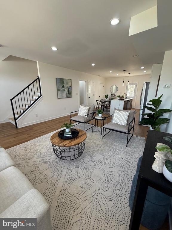 3435 Dupont Avenue - Photo 1