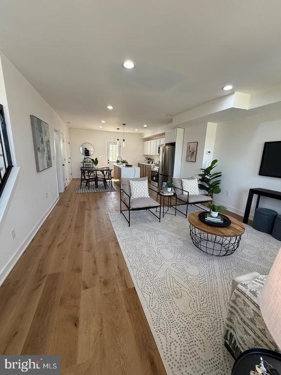 3435 Dupont Avenue - Photo 2