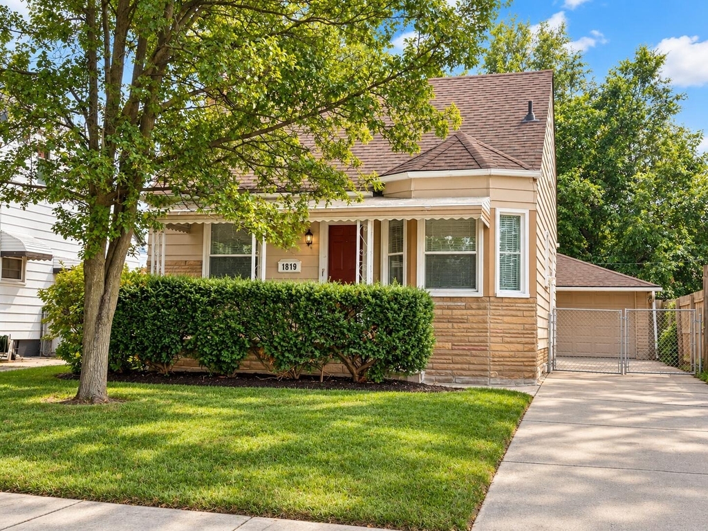 1819 Richmond Avenue - Photo 1