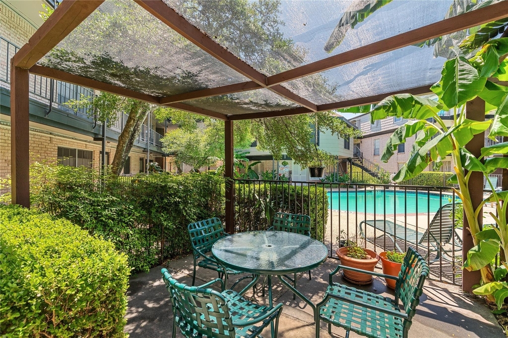 2425 Ashdale Dr - Photo 21