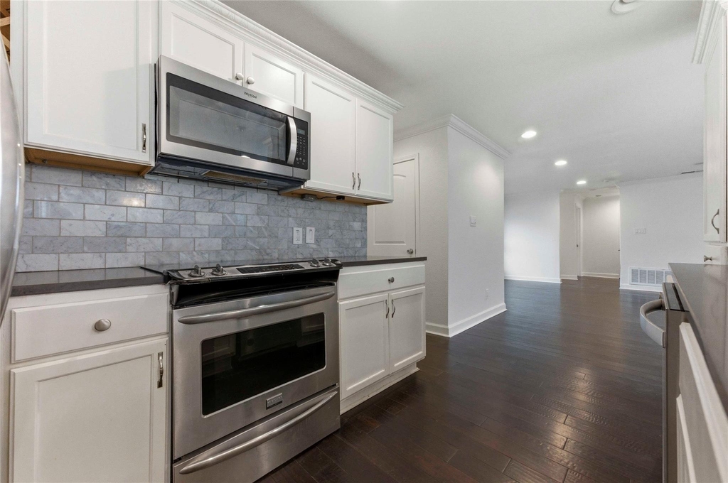 1909 Crooked Ln - Photo 10