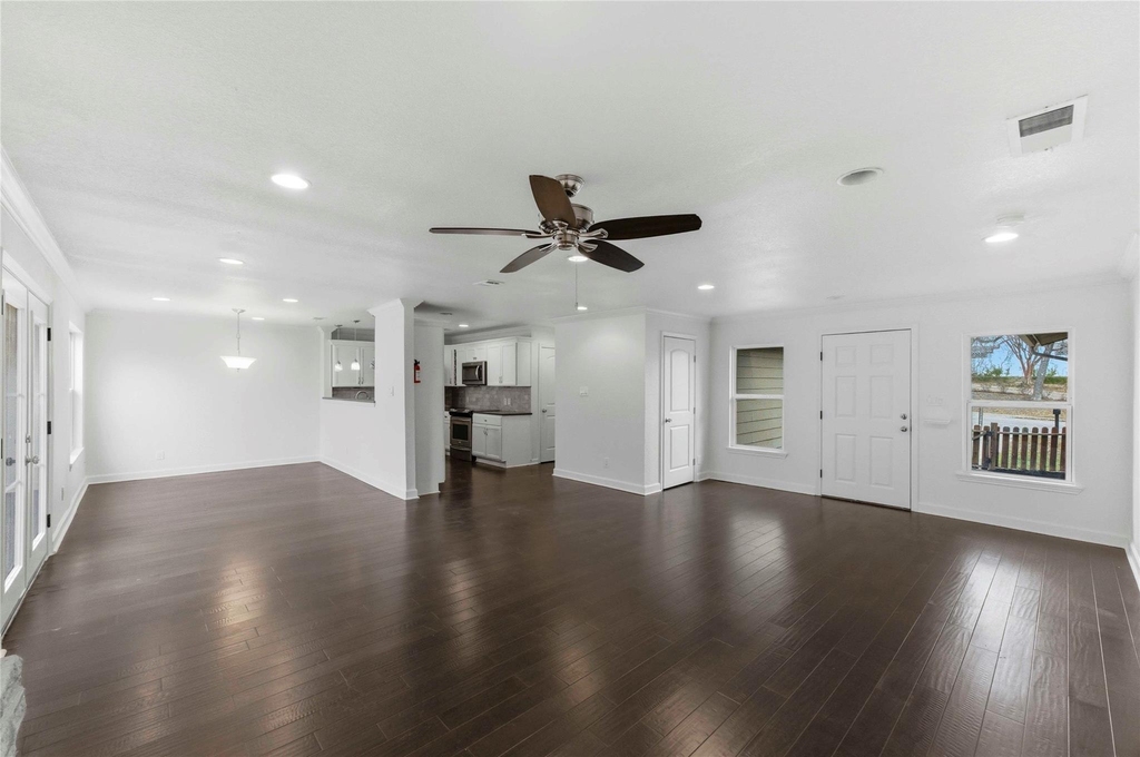 1909 Crooked Ln - Photo 5