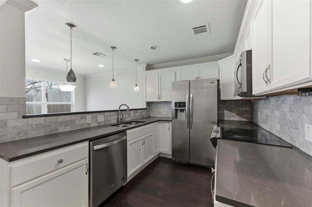 1909 Crooked Ln - Photo 7