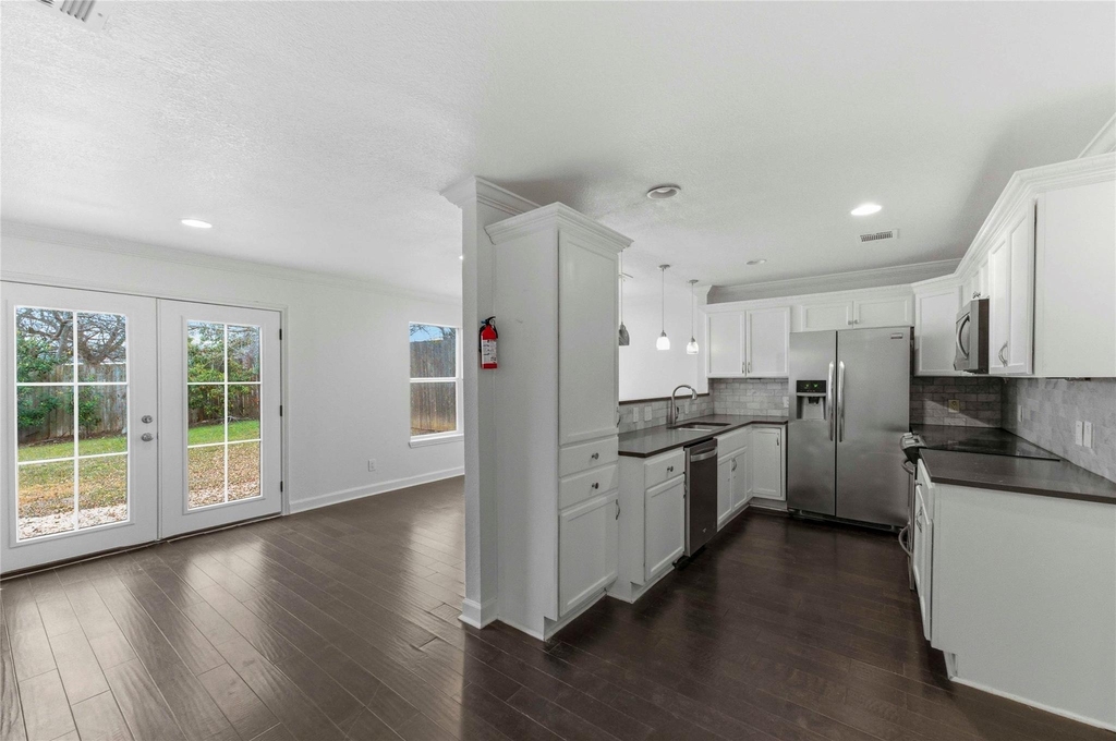 1909 Crooked Ln - Photo 6