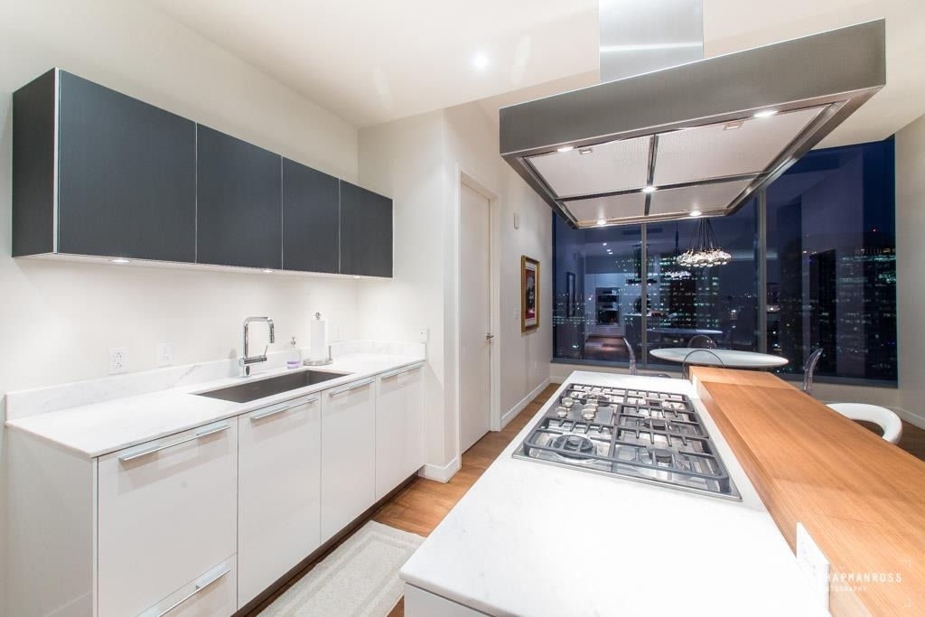 210 Lavaca St - Photo 2