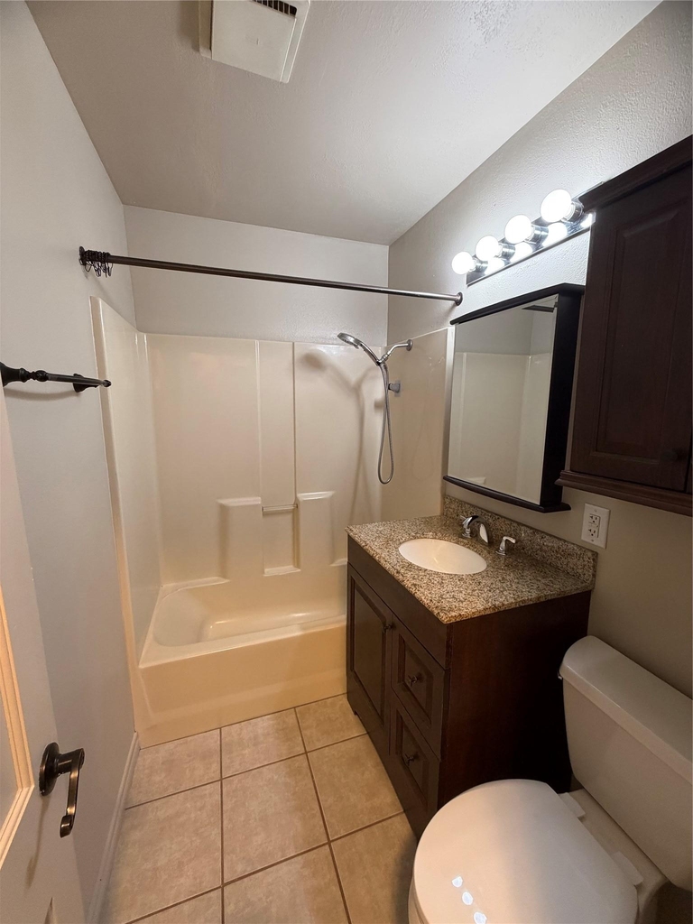 319 Charles St - Photo 4