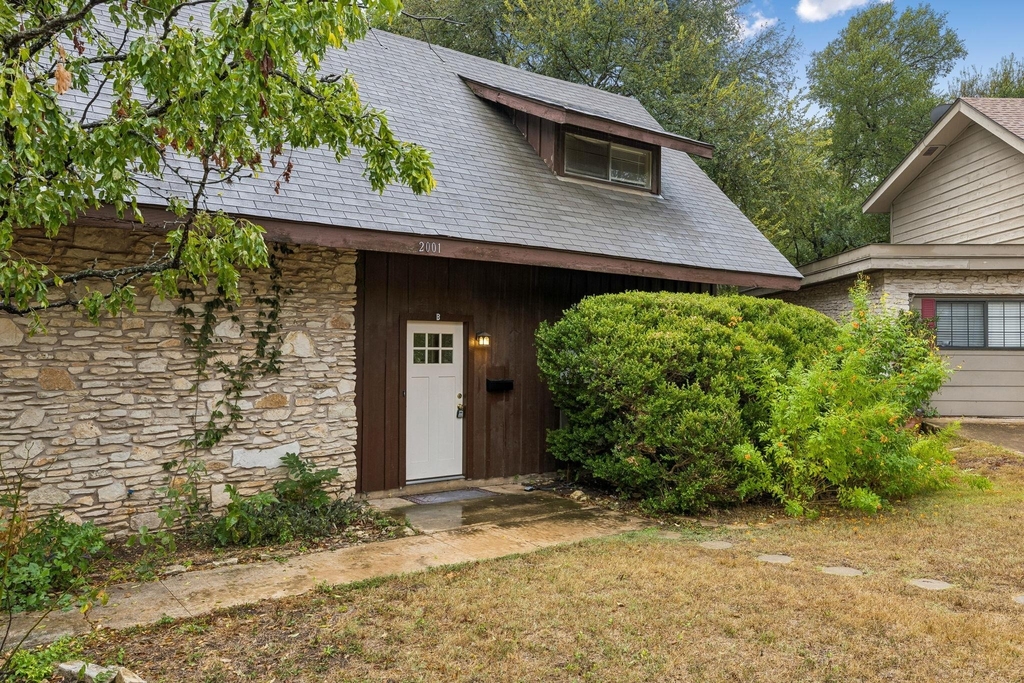 2001 Cody Ct - Photo 2
