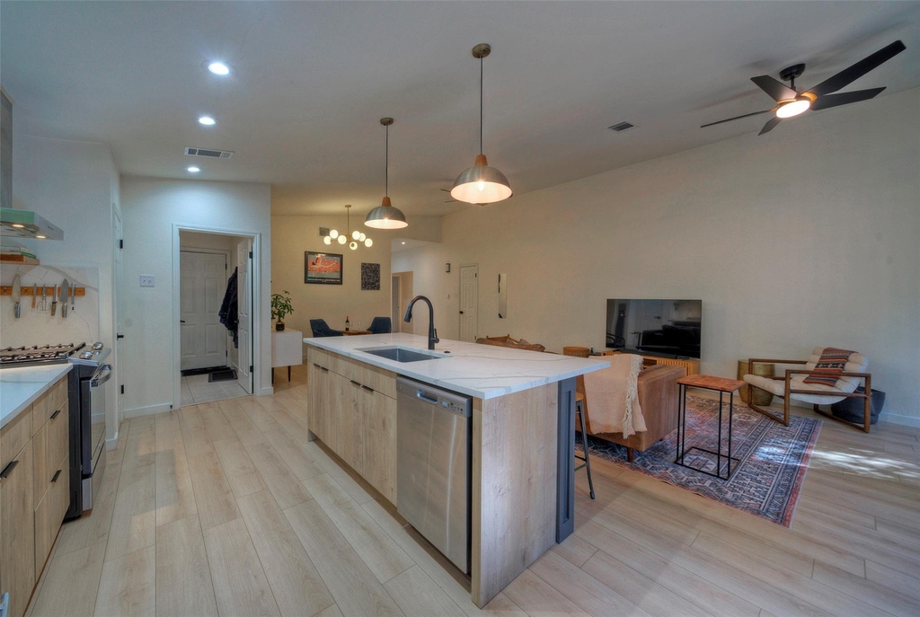 8406 Los Ranchos Dr - Photo 14