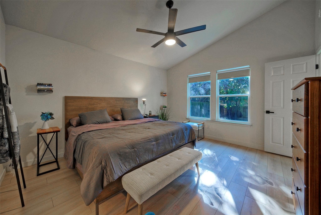 8406 Los Ranchos Dr - Photo 18