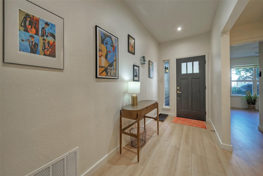8406 Los Ranchos Dr - Photo 4