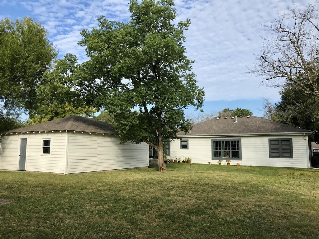940 Plum St - Photo 1
