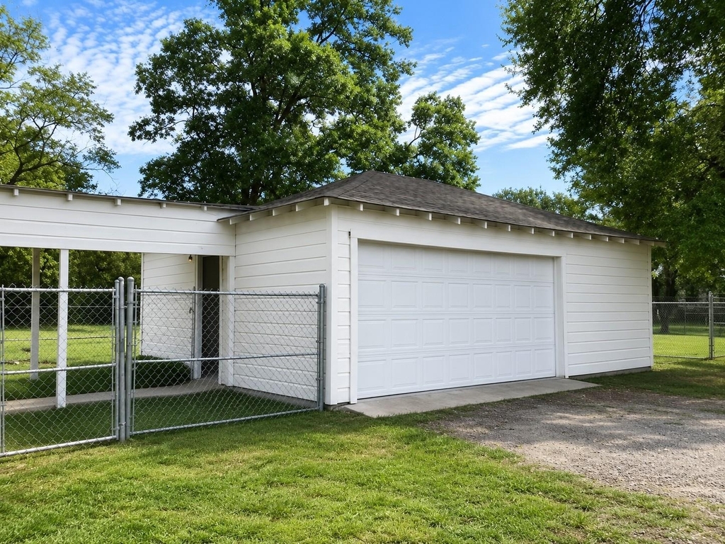 940 Plum St - Photo 2