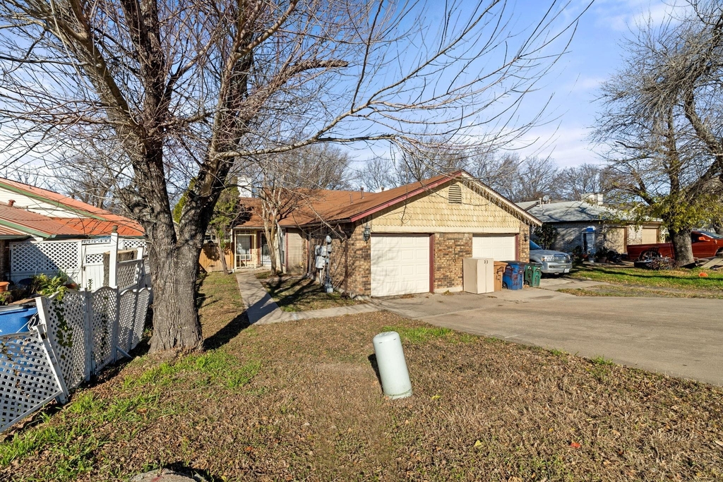 12130 Thompkins Dr - Photo 1