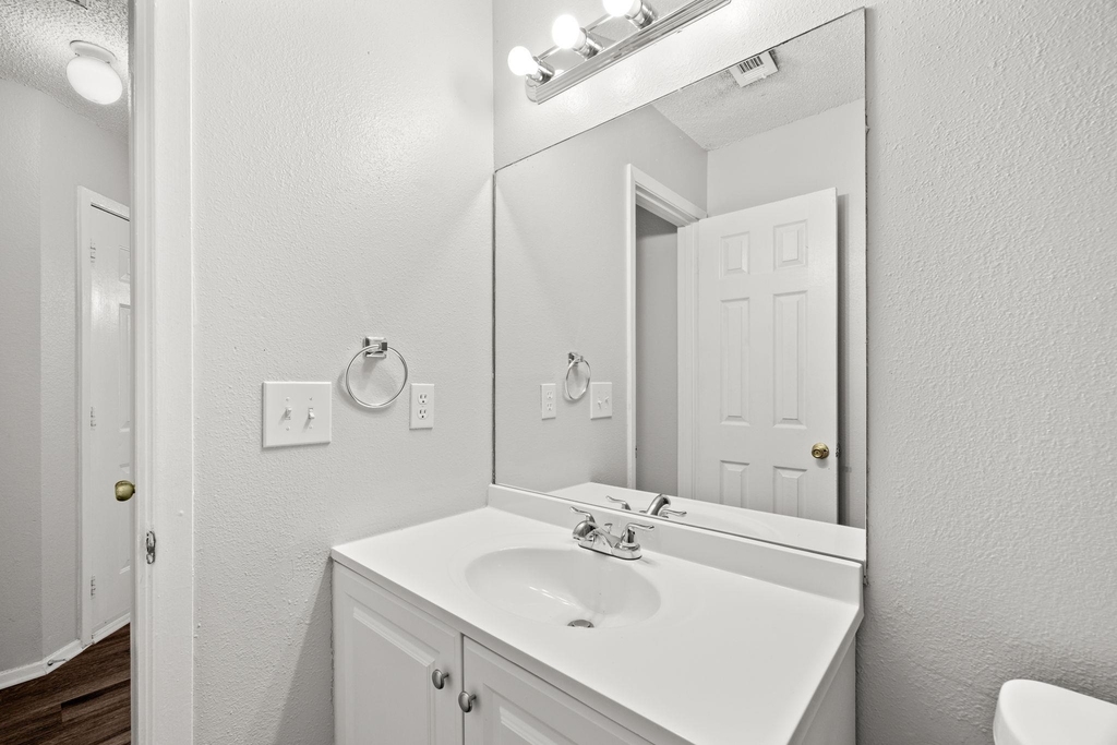 12130 Thompkins Dr - Photo 8