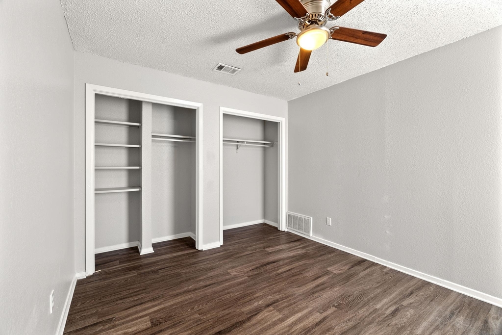 12130 Thompkins Dr - Photo 3