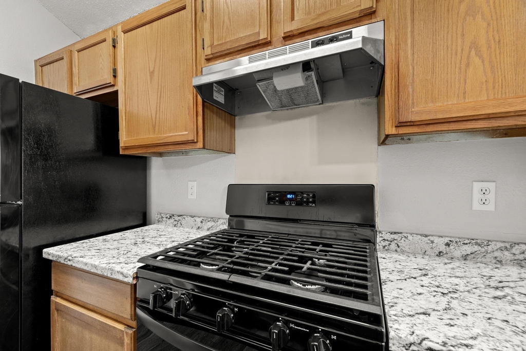 12130 Thompkins Dr - Photo 17
