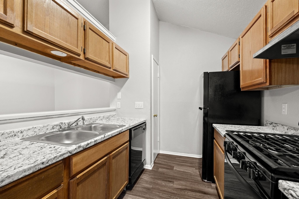 12130 Thompkins Dr - Photo 16