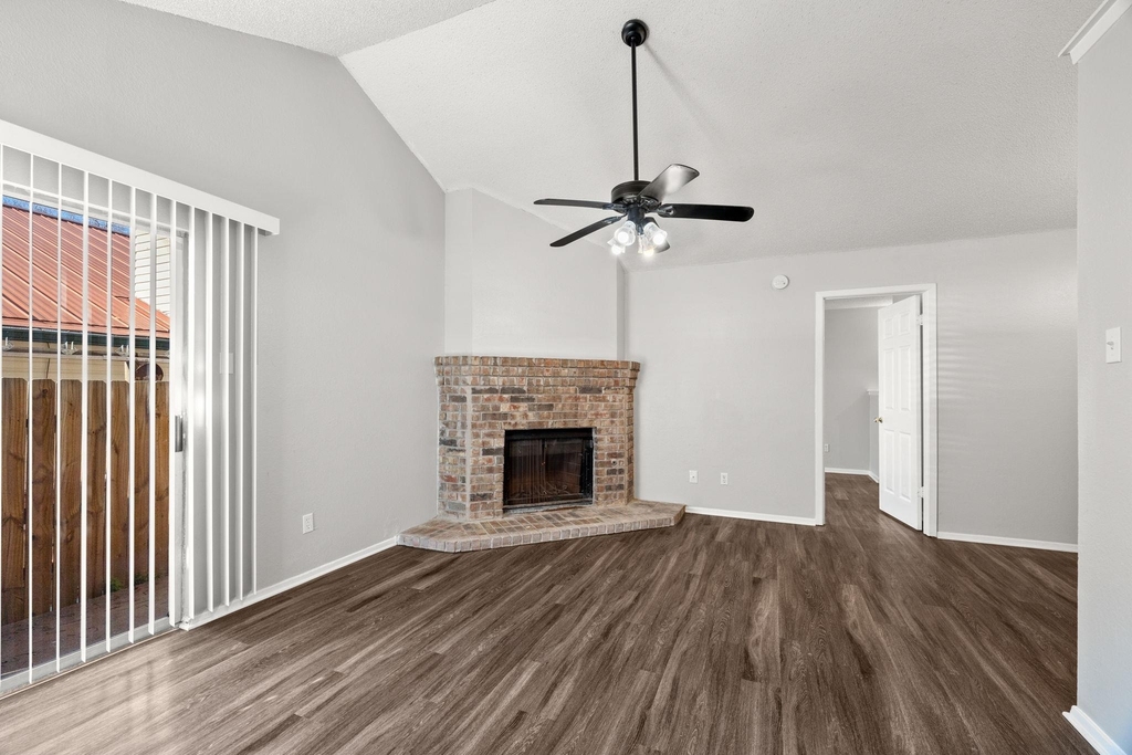 12130 Thompkins Dr - Photo 9