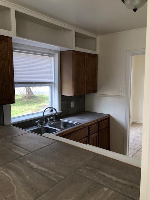 734 Trinity St - Photo 6