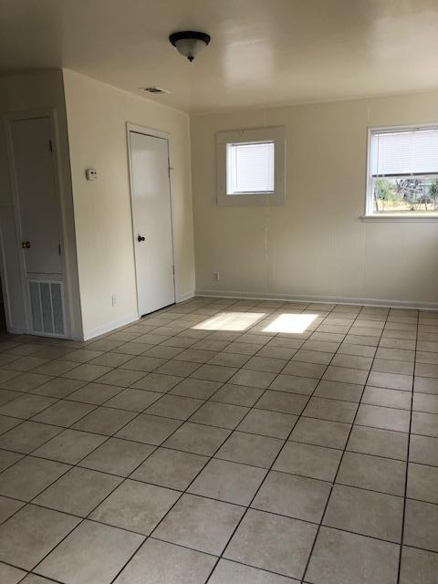 734 Trinity St - Photo 5