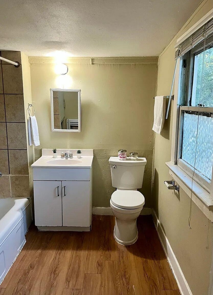 706 W 32nd St - Photo 8