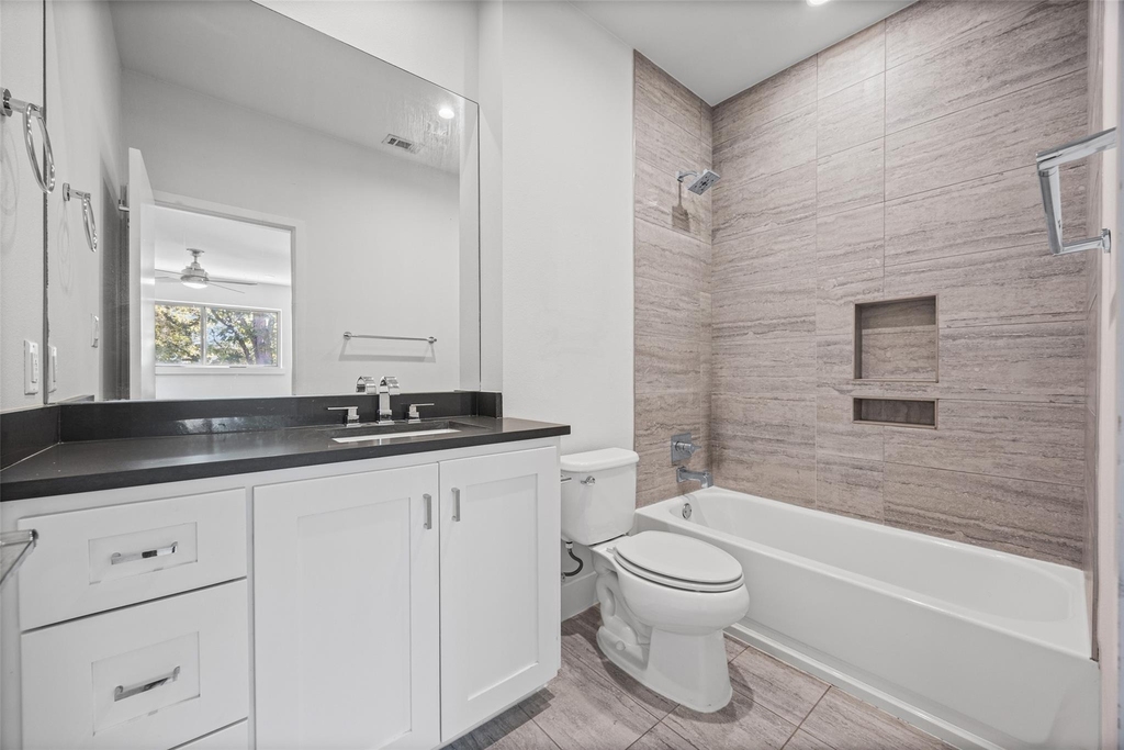 502 W 51st St - Photo 23