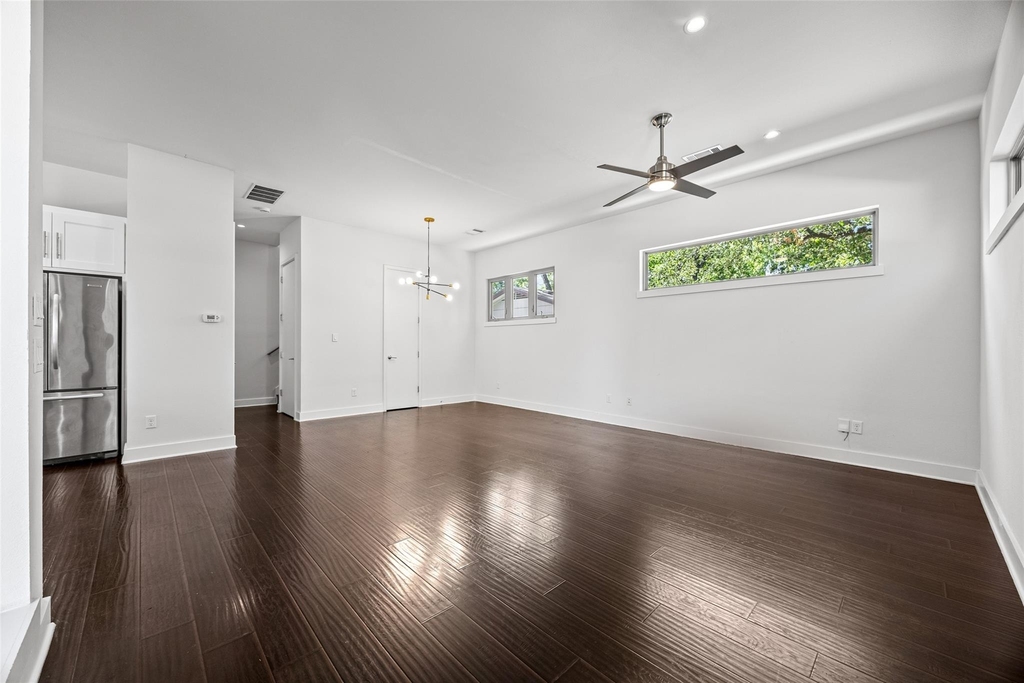 502 W 51st St - Photo 16
