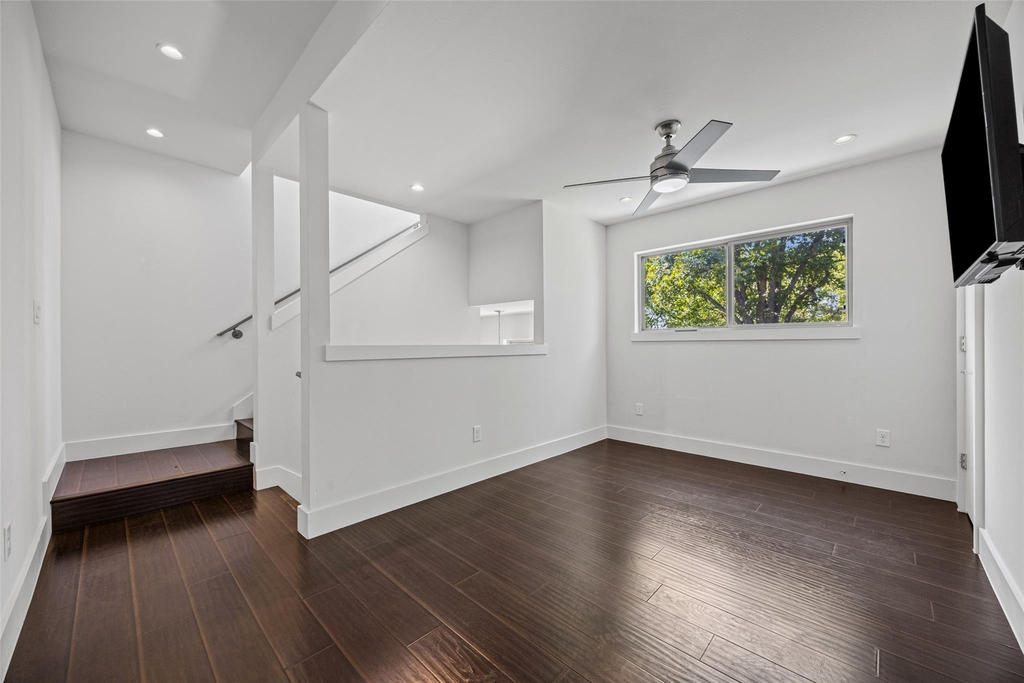 502 W 51st St - Photo 12