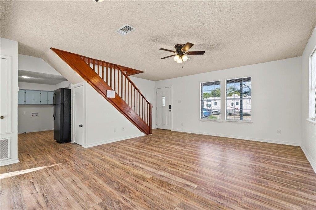 205 Cisneros St - Photo 2