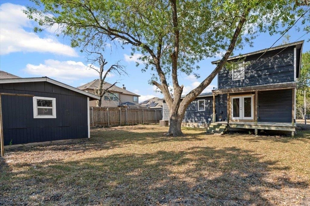 205 Cisneros St - Photo 14