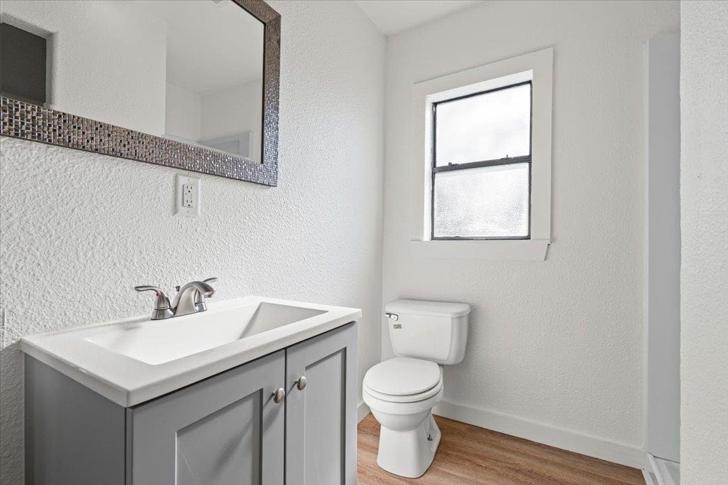 205 Cisneros St - Photo 9