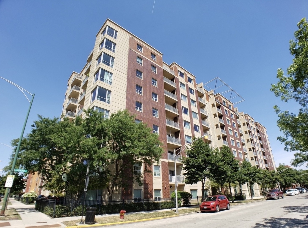 100 N Hermitage Avenue - Photo 0