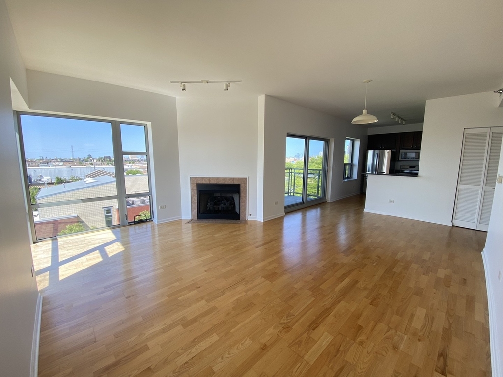 100 N Hermitage Avenue - Photo 1