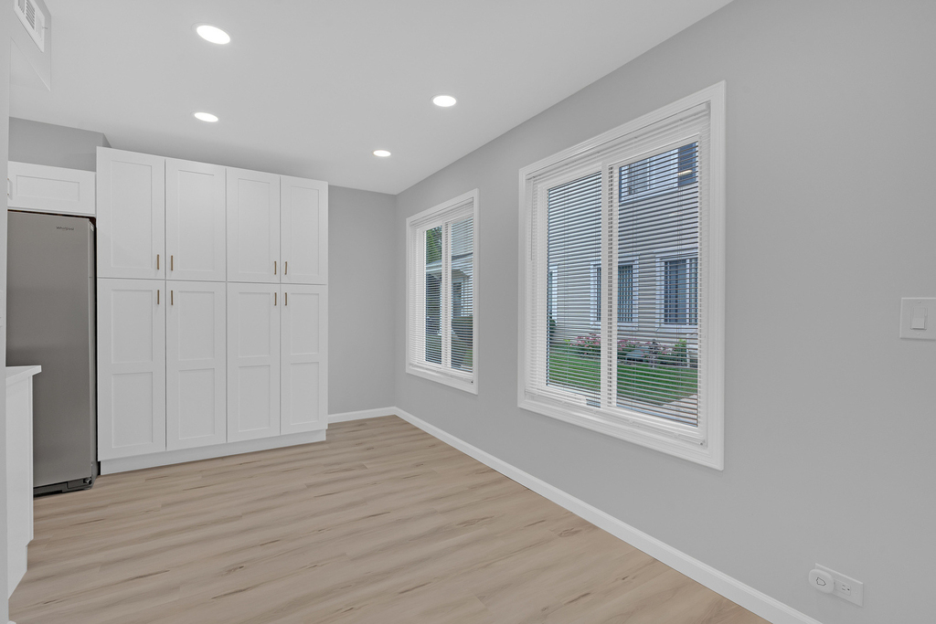 1353 Cove Drive - Photo 4