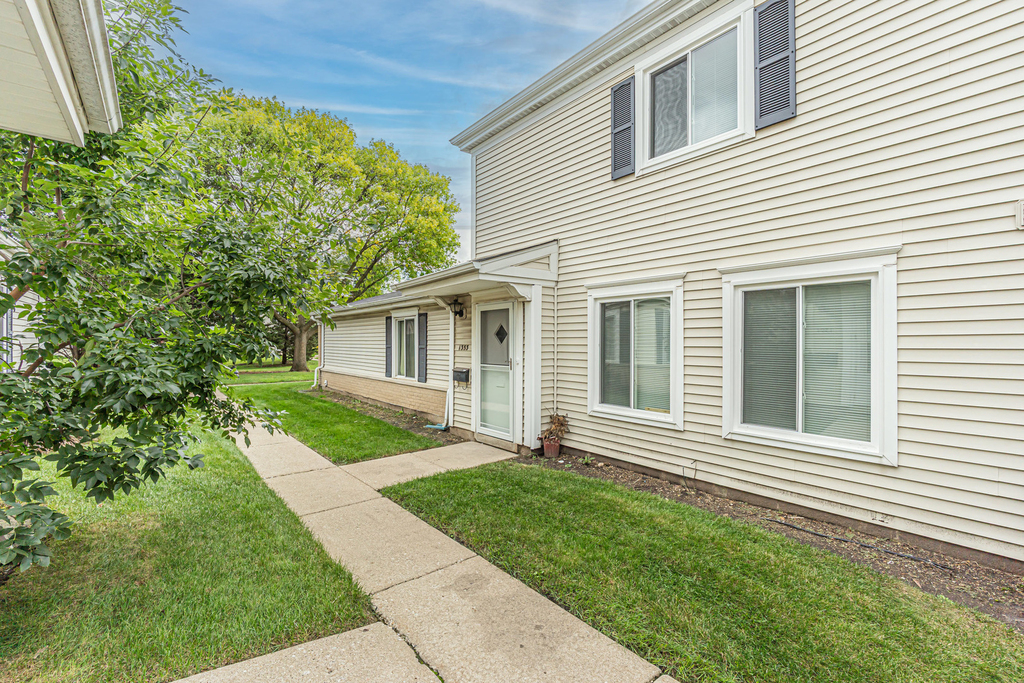 1353 Cove Drive - Photo 14