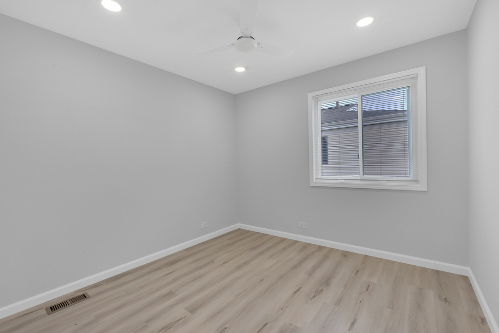 1353 Cove Drive - Photo 11