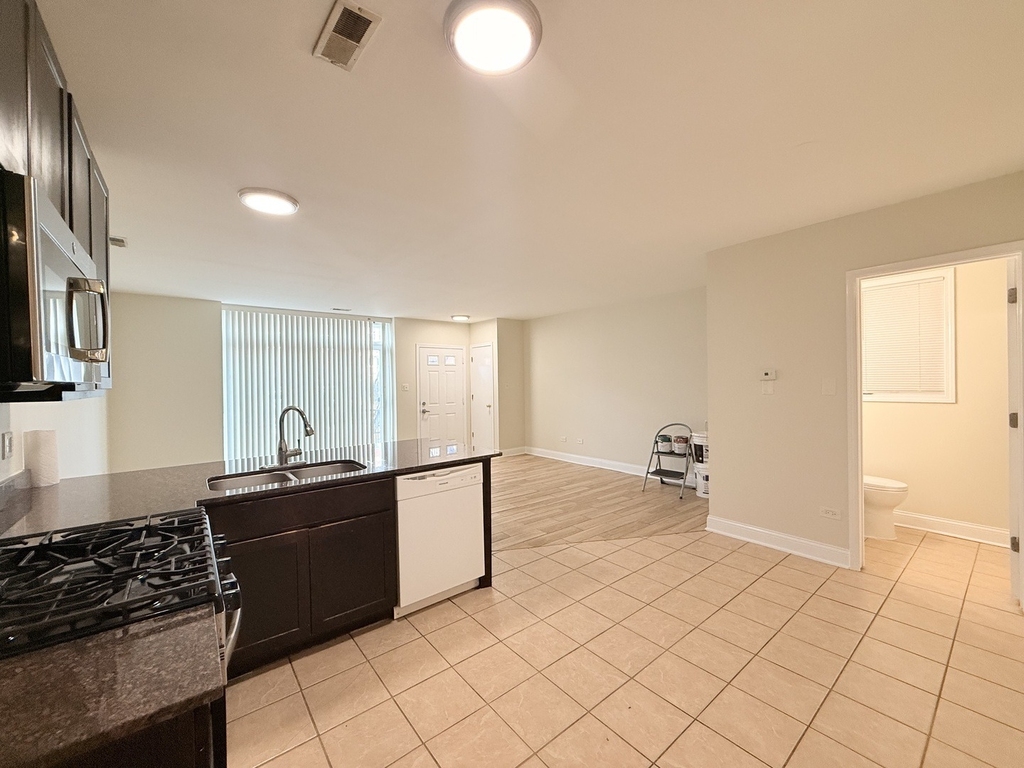 2731 W Polk Street - Photo 2