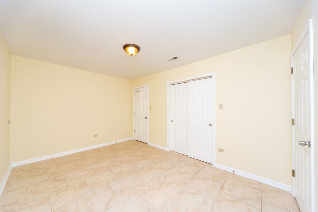 7554 N Claremont Avenue - Photo 11