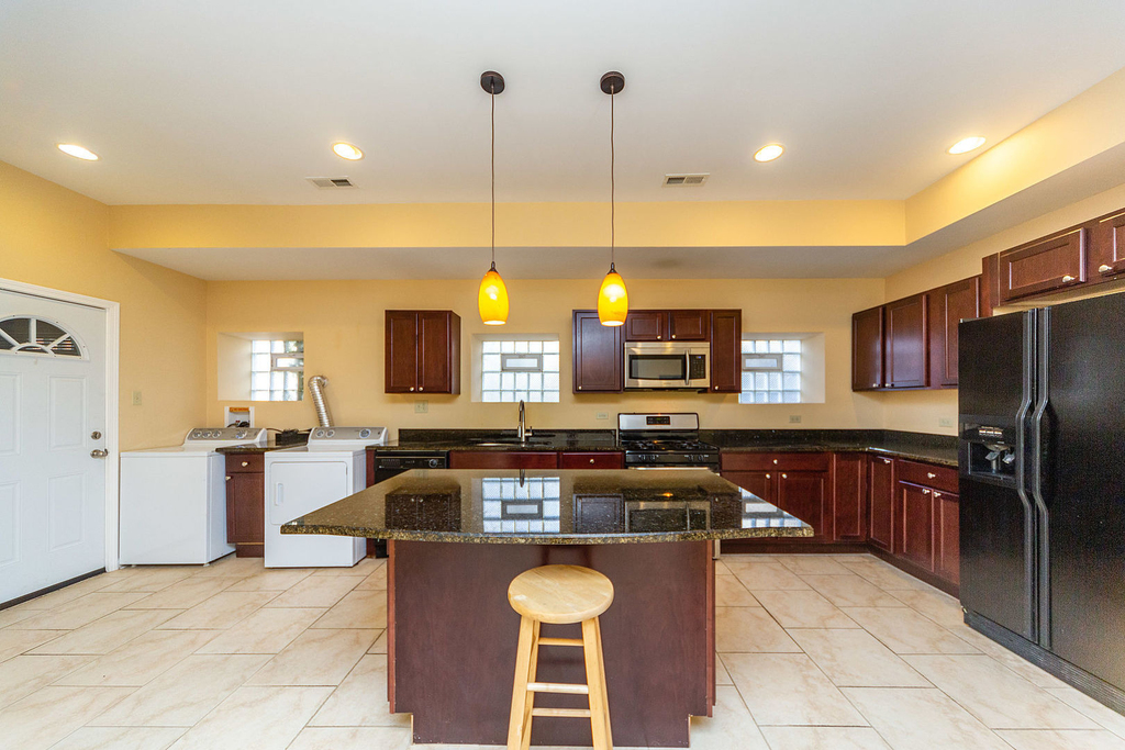 7554 N Claremont Avenue - Photo 4