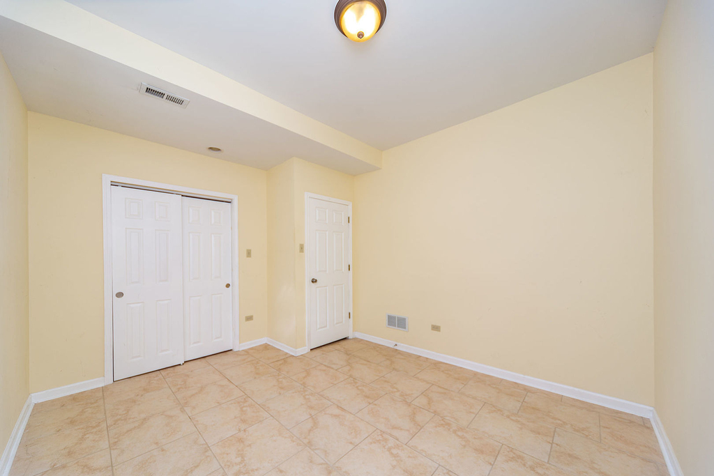 7554 N Claremont Avenue - Photo 9