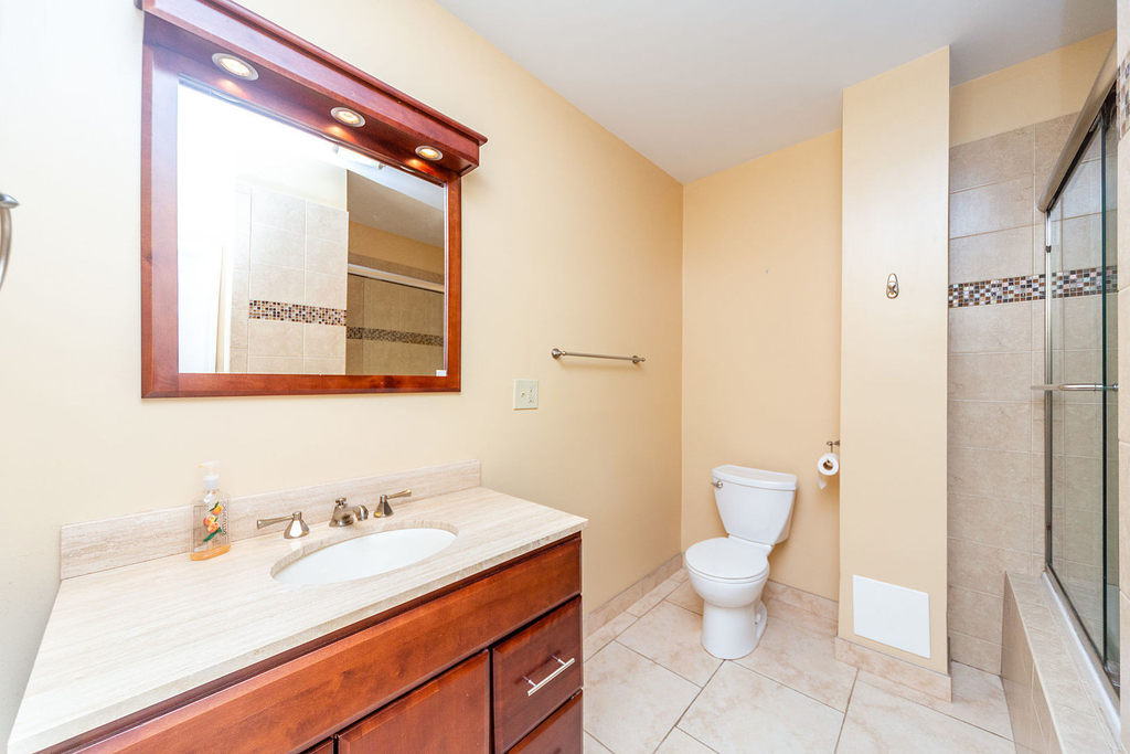 7554 N Claremont Avenue - Photo 10