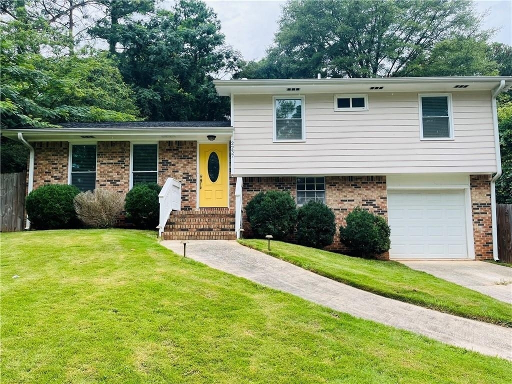 2237 Scotty Cir - Photo 0