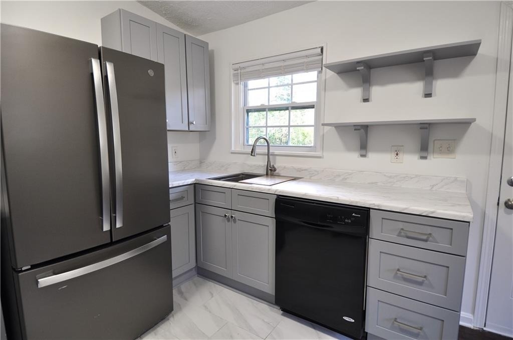 2351 Pinewood Drive - Photo 4