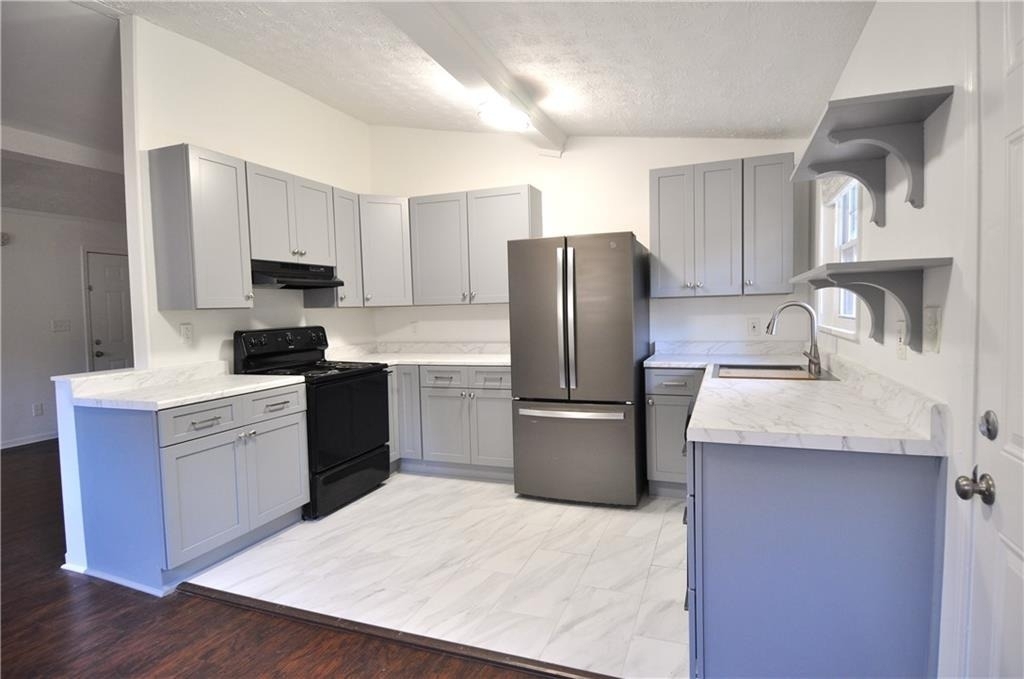 2351 Pinewood Drive - Photo 3