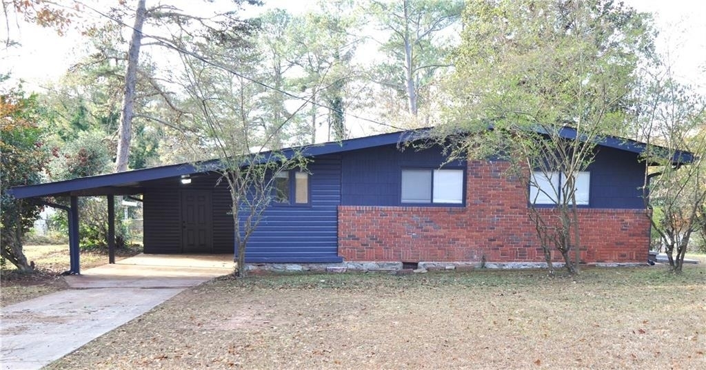 2351 Pinewood Drive - Photo 0