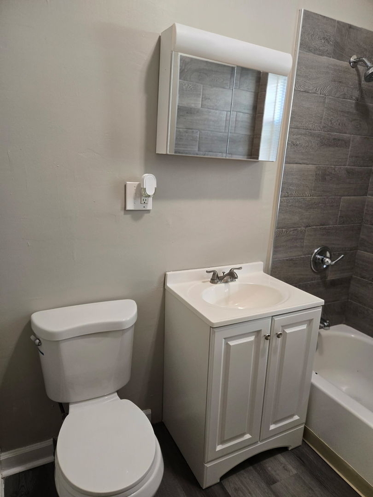 1811 W Garfield Boulevard - Photo 2