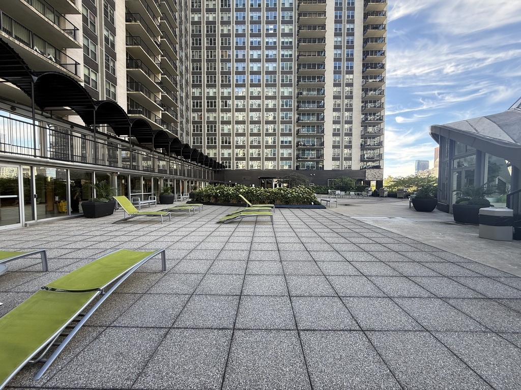 400 E Randolph Street - Photo 43