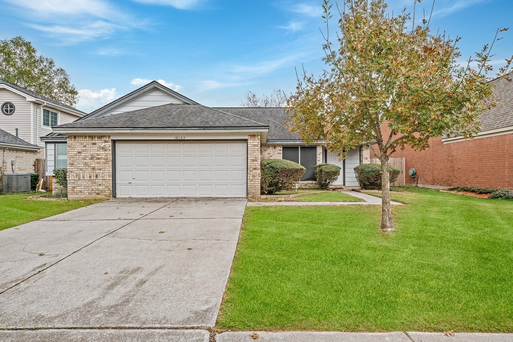 18123 Lake Bend Drive - Photo 2
