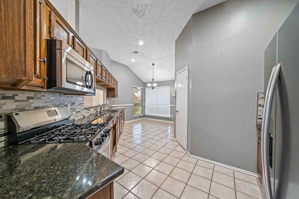 18123 Lake Bend Drive - Photo 7